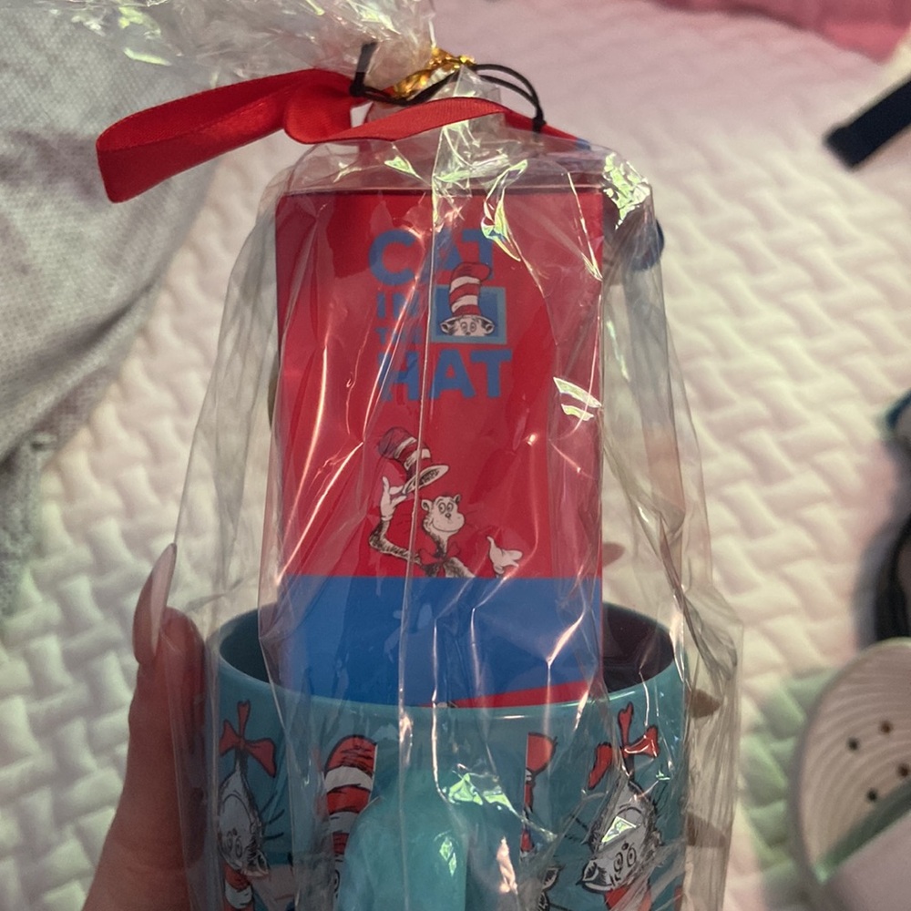 Dr. Seuss Cat In The Hat Hot Cocoa Bombs Mug Set - Picture 3 of 9